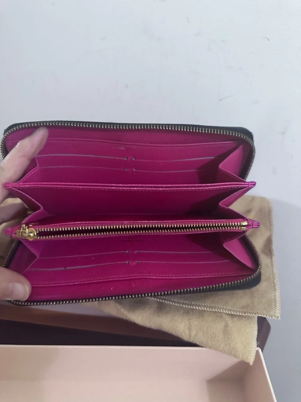 Louis Vuitton Murakami Zippy Wallet. - Picture 9 of 16